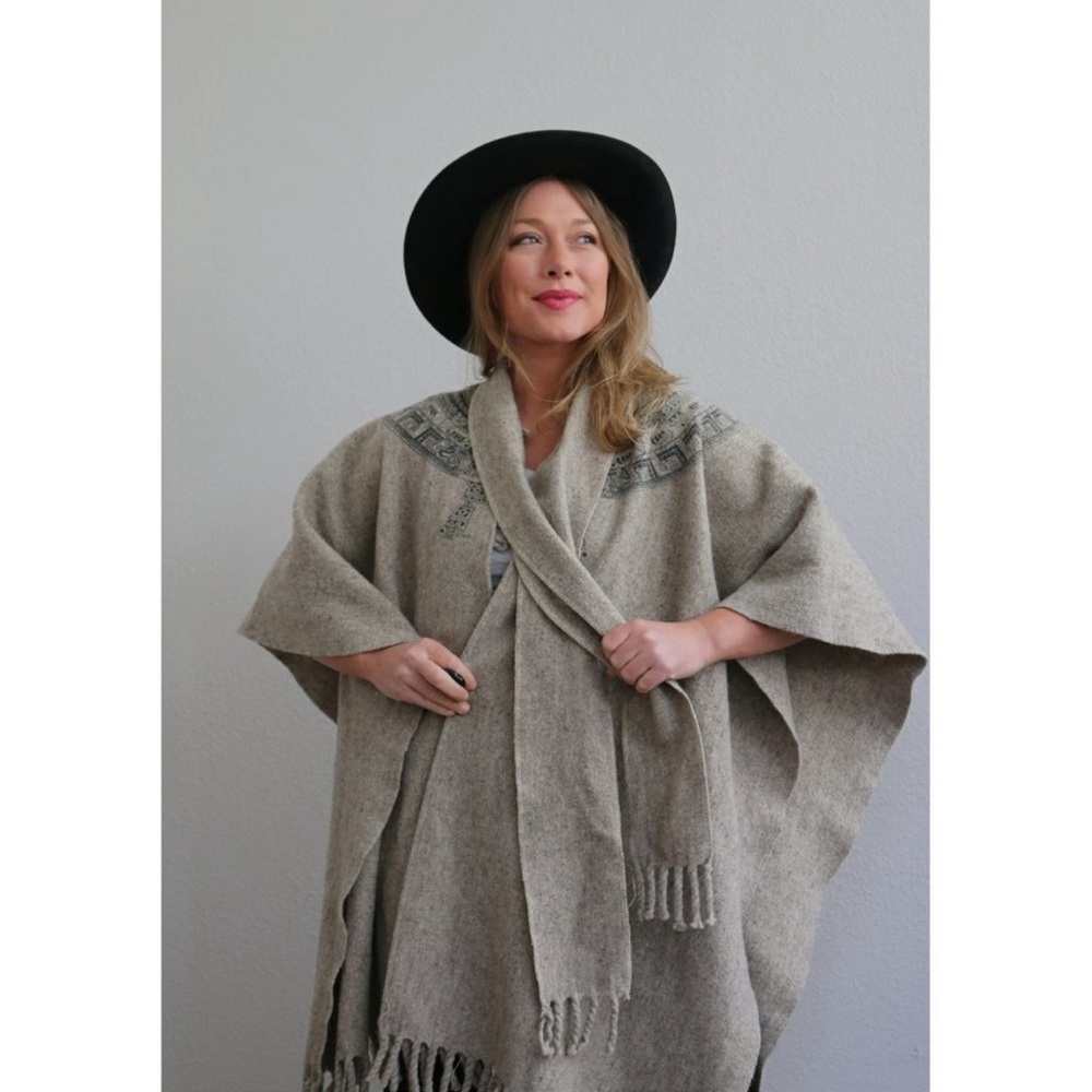 Alpaca Wool Fringe shawl open poncho cape jacket Y2K one size vintage 1990